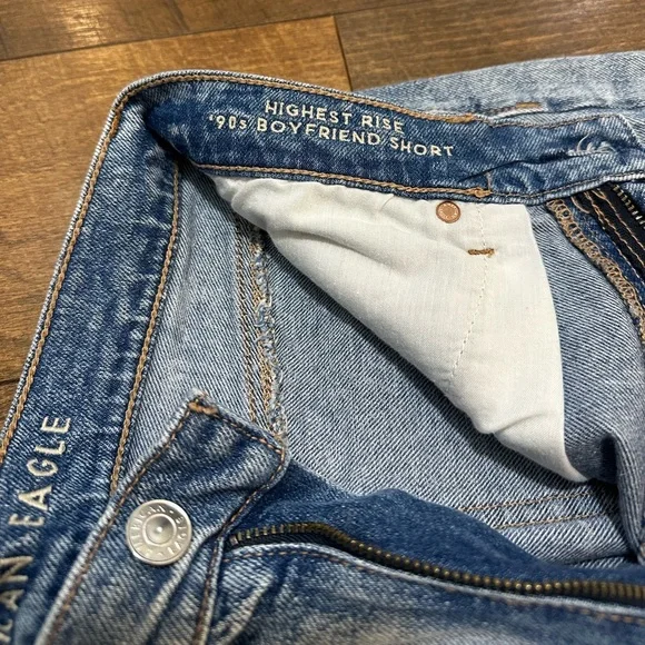 American Eagle Women's Distressed Highest Rise 90s Boyfriend Short Size 8 - Picture 2 of 5
